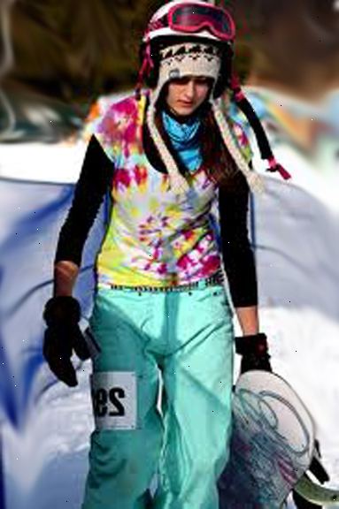 Hur man klär sig för snowboard. Bära hjälm när du pressar dig själv.