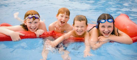 Hur du lär simma lektioner för barn. Kom ihåg säkerheten först.