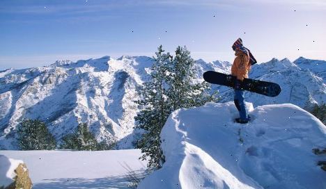 Hur ska man gå snowboard. Hyra eller köpa en snowboard, bindningar och bekväma men tätt åtsittande stövlar.