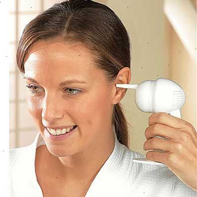 Hur man rengör öronen. Var säker på att du inte har en öroninfektion eller en perforerad trumhinna.