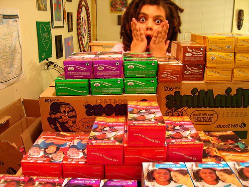 Hur man organiserar en tjej scout försäljning kaka monter. När cookies kommer in, beställer vad flickorna behöver för sina kunder, samt massor av extramaterial för montern salu.