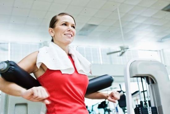 Hur att motivera dig själv att gå till gymmet. Sätt på dina träningskläder.