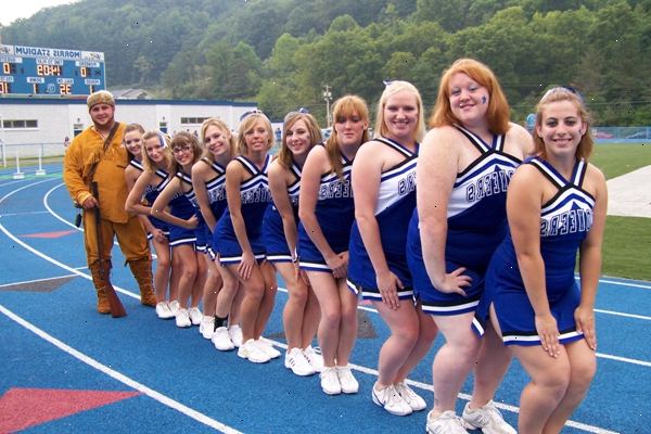 Hur man startar ett cheerleading lag. Bestäm om du kommer att vara en konkurrenskraftig eller regelbunden hejarklacken.