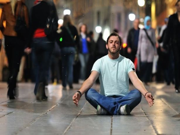 Hur man mediterar på andetag. Minimera distraktioner i din omgivning.