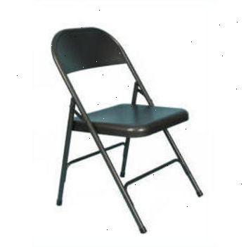 Hur man gör och använder brottning vapen. Ta stolen med benen, se till att det inte utvecklas vid nedslaget (detta är testad av wrestlers slingrande upp för en stol sköts genom näven stol på mattan).