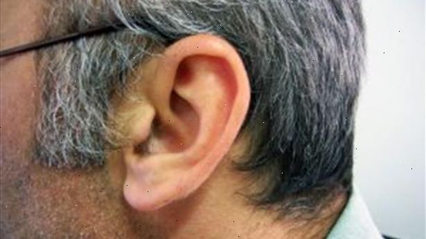 Hur att rensa en igensatt öra. Kontrollera att du inte har en infektion.