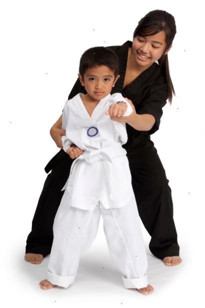 Hur man väljer en taekwondo skola. Leta efter skillnader mellan konsten och skolan.