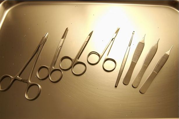 Hur sterilisera medicinska instrument. Kontrollera att instrumenten är fria från all resterande material, såsom blod eller organisk vävnad.